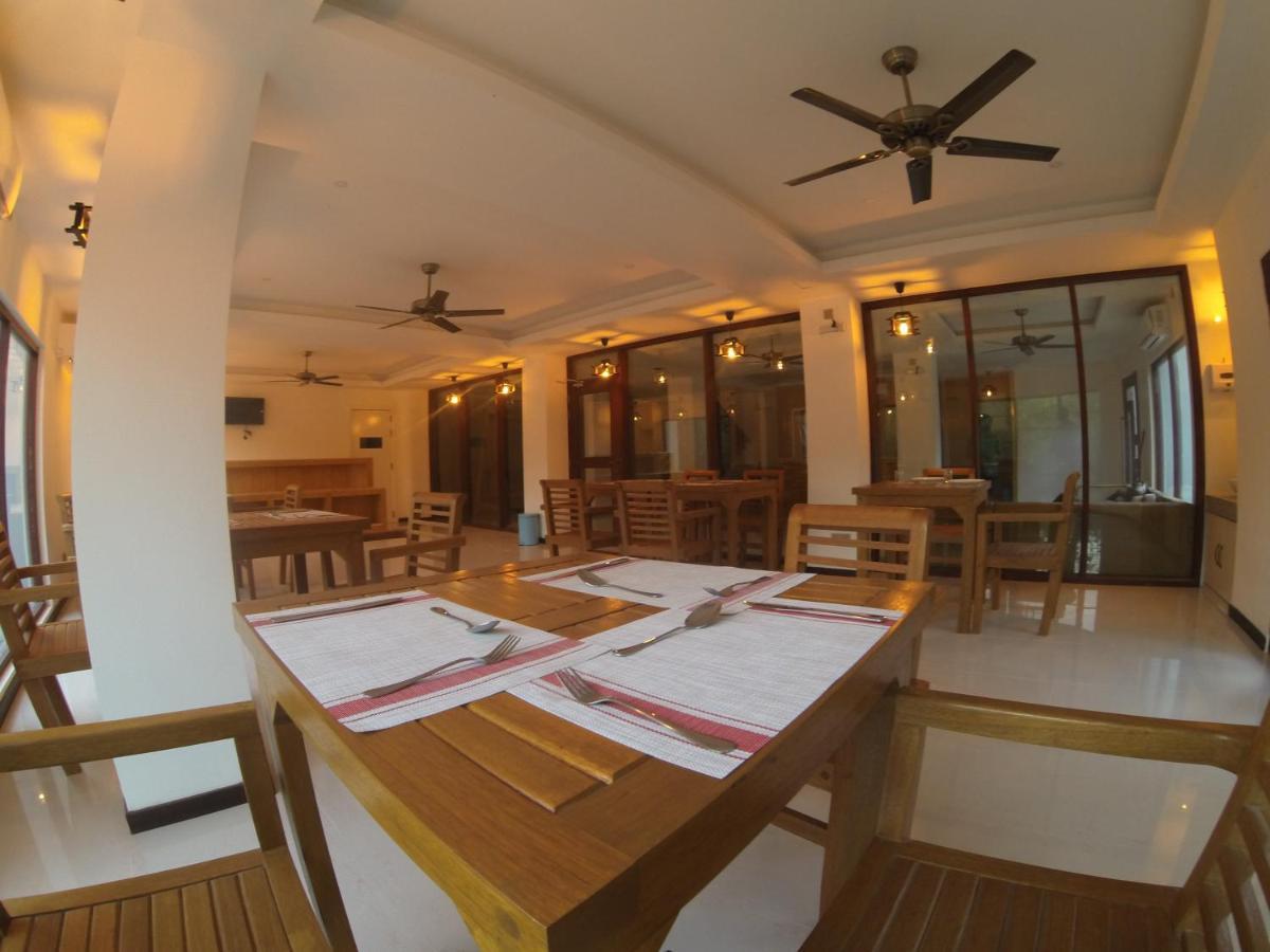 Grand Beach Dhigurah Dhigurah  Exteriör bild